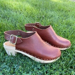 BRYR Suzie Closed Toe Mid-Heel Clog, Sienna, size 38